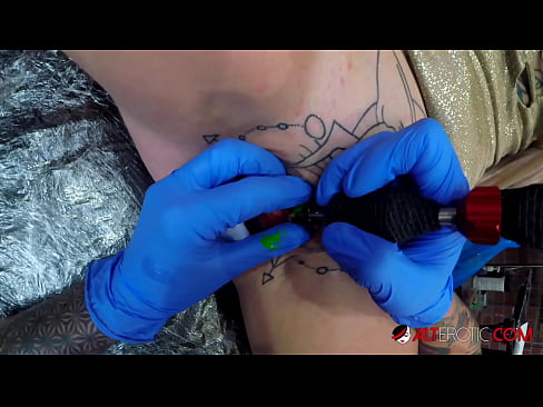 ❤️ Extremamente tatuada, a brasa Sully Savage fez uma tatuagem em seu clítoris ️❌ Porno de qualidade em nós pt-br.hentai-id.ru ❌❤